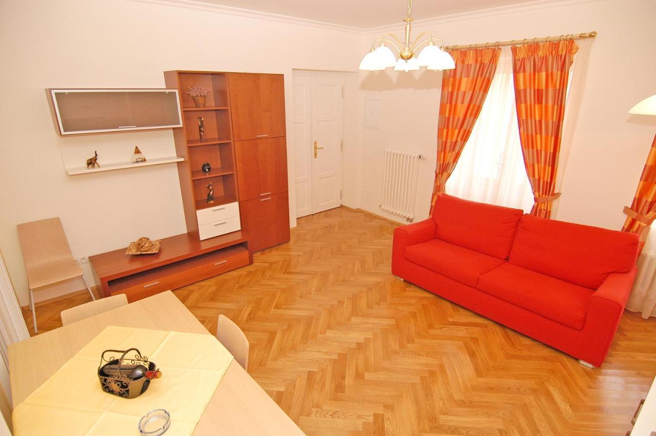 Residence La Familia Πράγα Εξωτερικό φωτογραφία